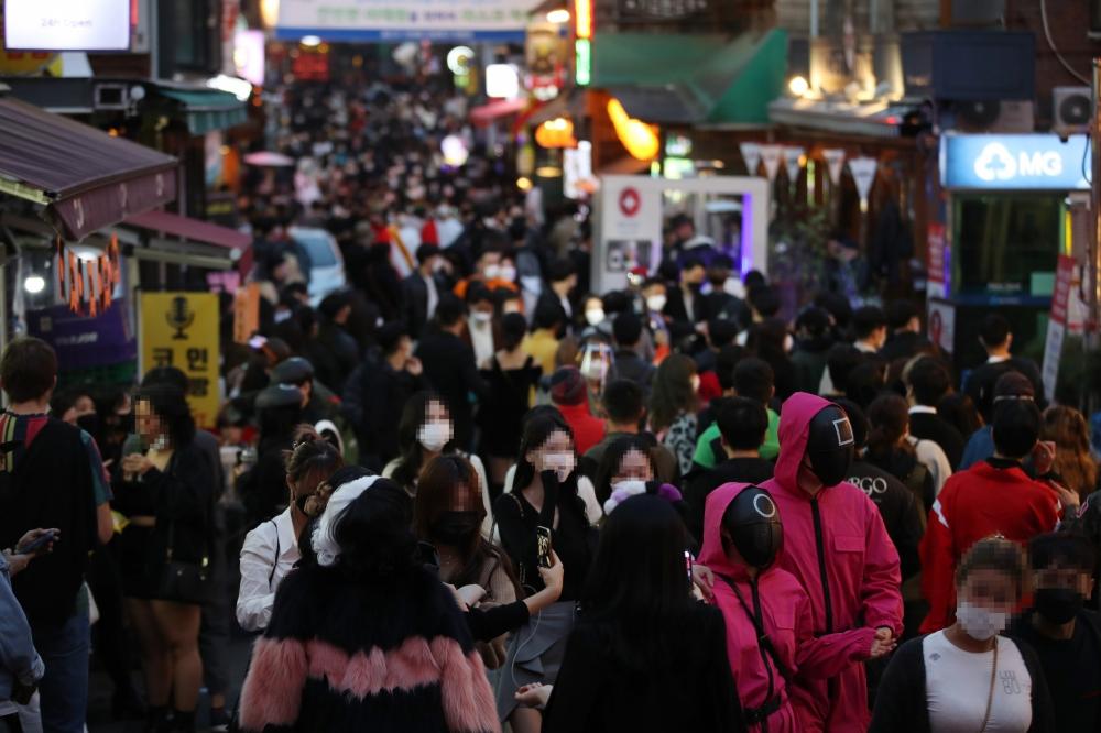 The Weekend Leader - 1,289 caught breaching Covid rules in S.Korea Halloween celebrations